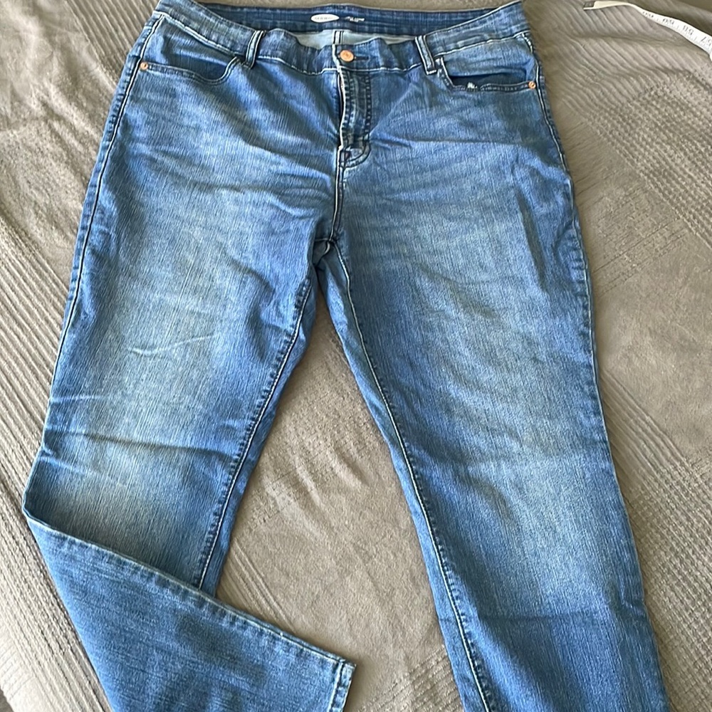 Old navy mid rise super skinny jeans.